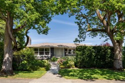 3311 Gibbs Rd Oak Bay, BC V8P 4Y5
