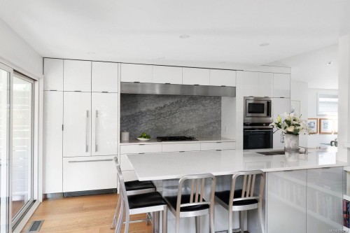 3311 Gibbs Rd, Oak Bay, BC 