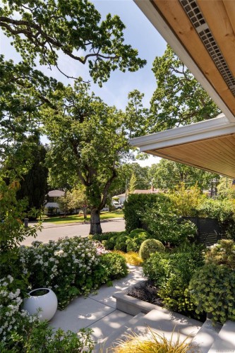 3311 Gibbs Rd, Oak Bay, BC 
