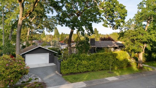 3311 Gibbs Rd, Oak Bay, BC 