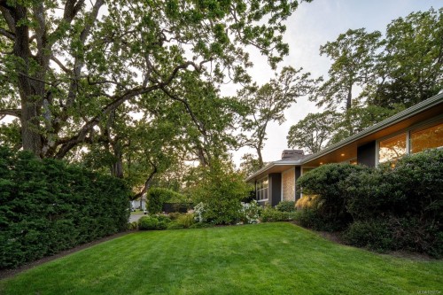 3311 Gibbs Rd, Oak Bay, BC 