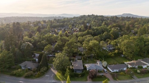 3311 Gibbs Rd, Oak Bay, BC 