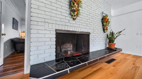 1857 Hillcrest Ave, Saanich, BC 