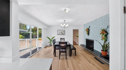 1857 Hillcrest Ave, Saanich, BC 