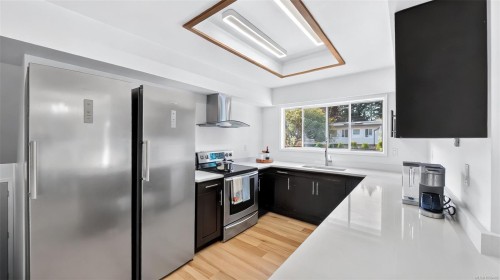 1857 Hillcrest Ave, Saanich, BC 