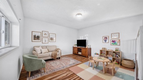 1857 Hillcrest Ave, Saanich, BC 