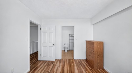 1857 Hillcrest Ave, Saanich, BC 