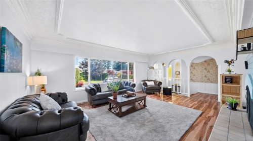 1857 Hillcrest Ave, Saanich, BC 
