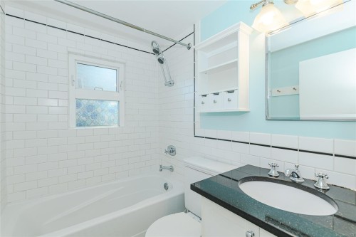 1711 Christmas Ave, Saanich, BC 