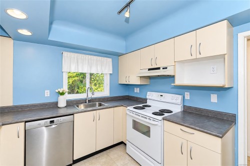 1711 Christmas Ave, Saanich, BC 