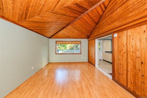 1711 Christmas Ave, Saanich, BC 