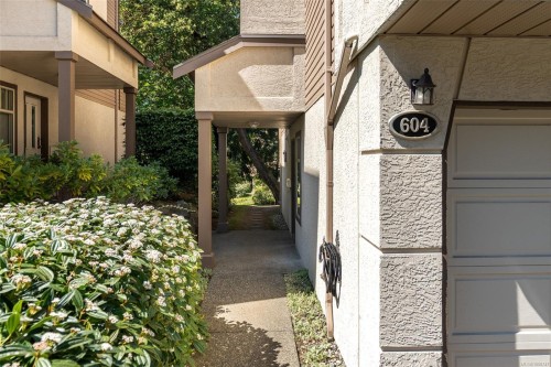 #604-288 Eltham Rd, View Royal, BC 