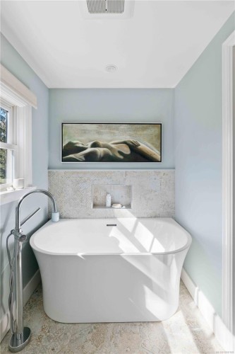 1461 Derby Rd, Saanich, BC 