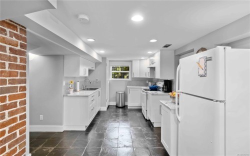 1461 Derby Rd, Saanich, BC 