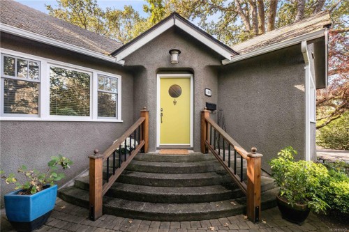 1461 Derby Rd, Saanich, BC 