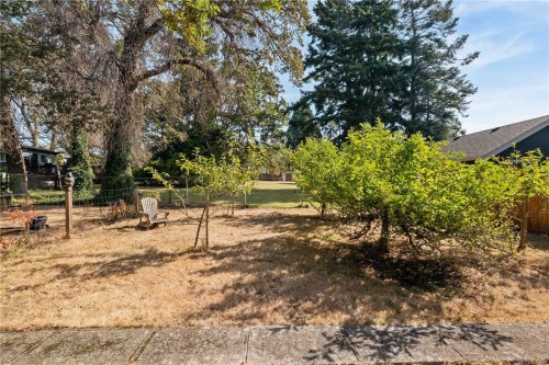 1461 Derby Rd, Saanich, BC 