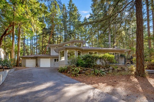 661 Millstream Lake Rd, Highlands, BC 