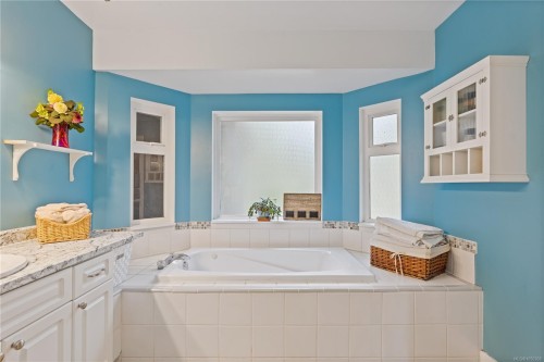 661 Millstream Lake Rd, Highlands, BC 
