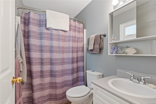 661 Millstream Lake Rd, Highlands, BC 