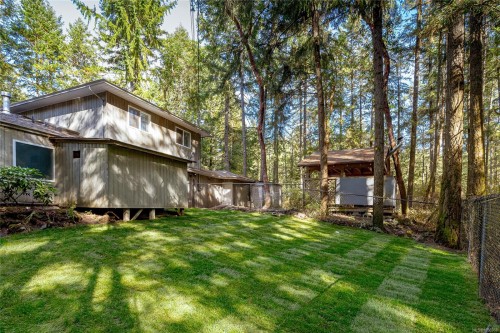 661 Millstream Lake Rd, Highlands, BC 