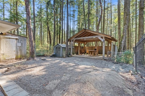 661 Millstream Lake Rd, Highlands, BC 