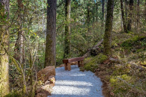 661 Millstream Lake Rd, Highlands, BC 