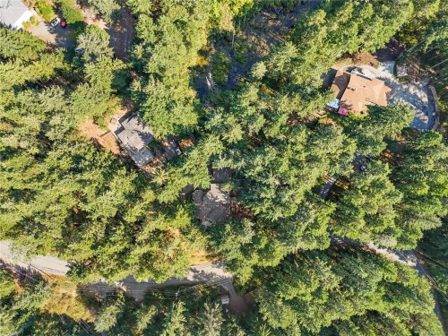661 Millstream Lake Rd, Highlands, BC 