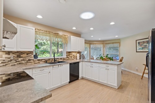 661 Millstream Lake Rd, Highlands, BC 