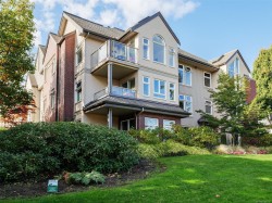 #301-837 Selkirk Ave Esquimalt, BC V9A 2T7