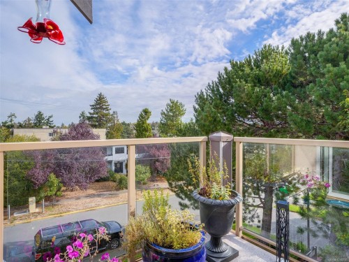 #301-837 Selkirk Ave, Esquimalt, BC 