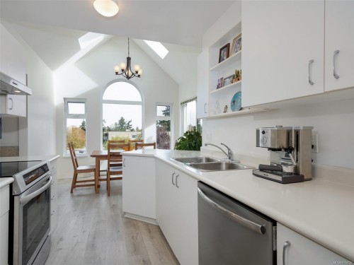 #301-837 Selkirk Ave, Esquimalt, BC 