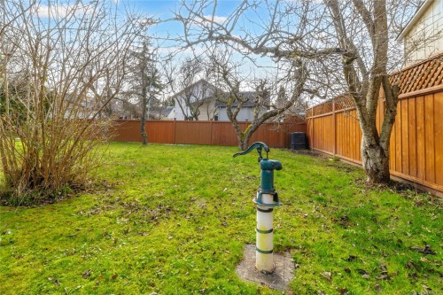 1747 Newton St, Victoria, BC 