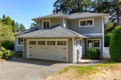 779 Menawood Pl Saanich, BC V8Y 2Z7