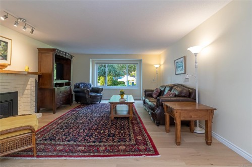 779 Menawood Pl, Saanich, BC 