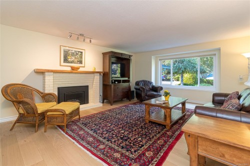 779 Menawood Pl, Saanich, BC 