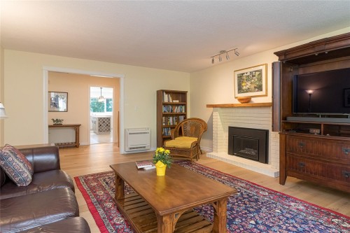 779 Menawood Pl, Saanich, BC 