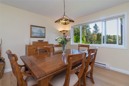 779 Menawood Pl, Saanich, BC 