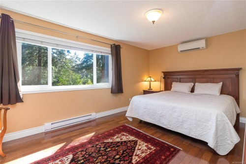 779 Menawood Pl, Saanich, BC 