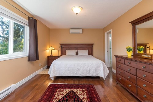779 Menawood Pl, Saanich, BC 