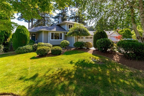 779 Menawood Pl, Saanich, BC 