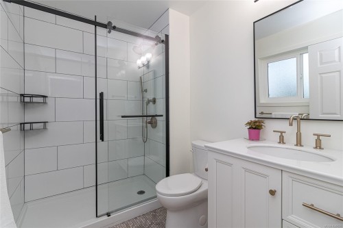 779 Menawood Pl, Saanich, BC 