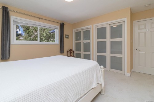 779 Menawood Pl, Saanich, BC 