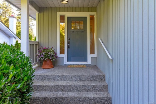 779 Menawood Pl, Saanich, BC 