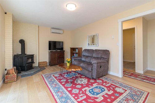 779 Menawood Pl, Saanich, BC 