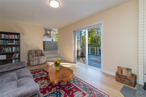 779 Menawood Pl, Saanich, BC 