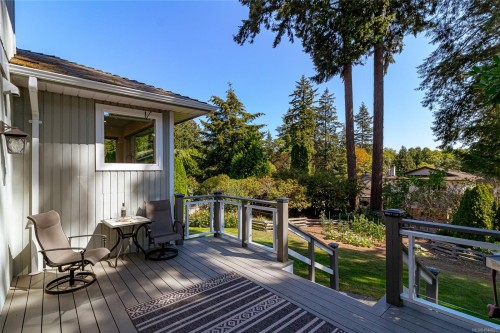 779 Menawood Pl, Saanich, BC 
