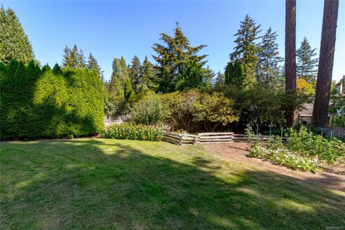 779 Menawood Pl, Saanich, BC 