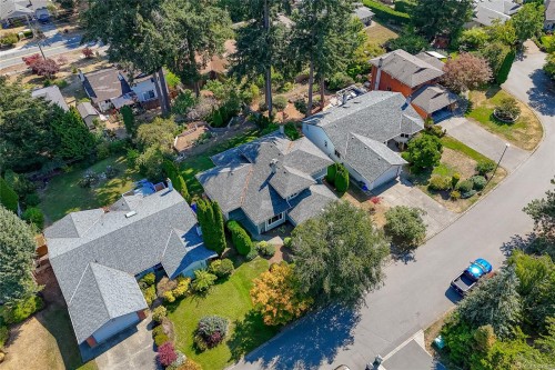 779 Menawood Pl, Saanich, BC 