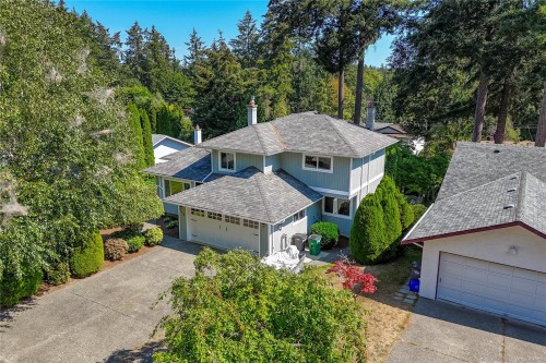 779 Menawood Pl, Saanich, BC 