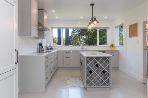 779 Menawood Pl, Saanich, BC 